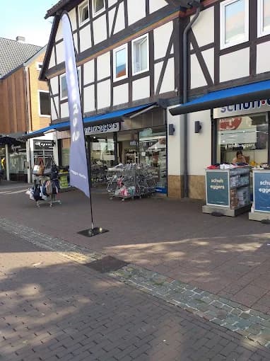 Markise an Schuh Eggers im Fachwerkhaus